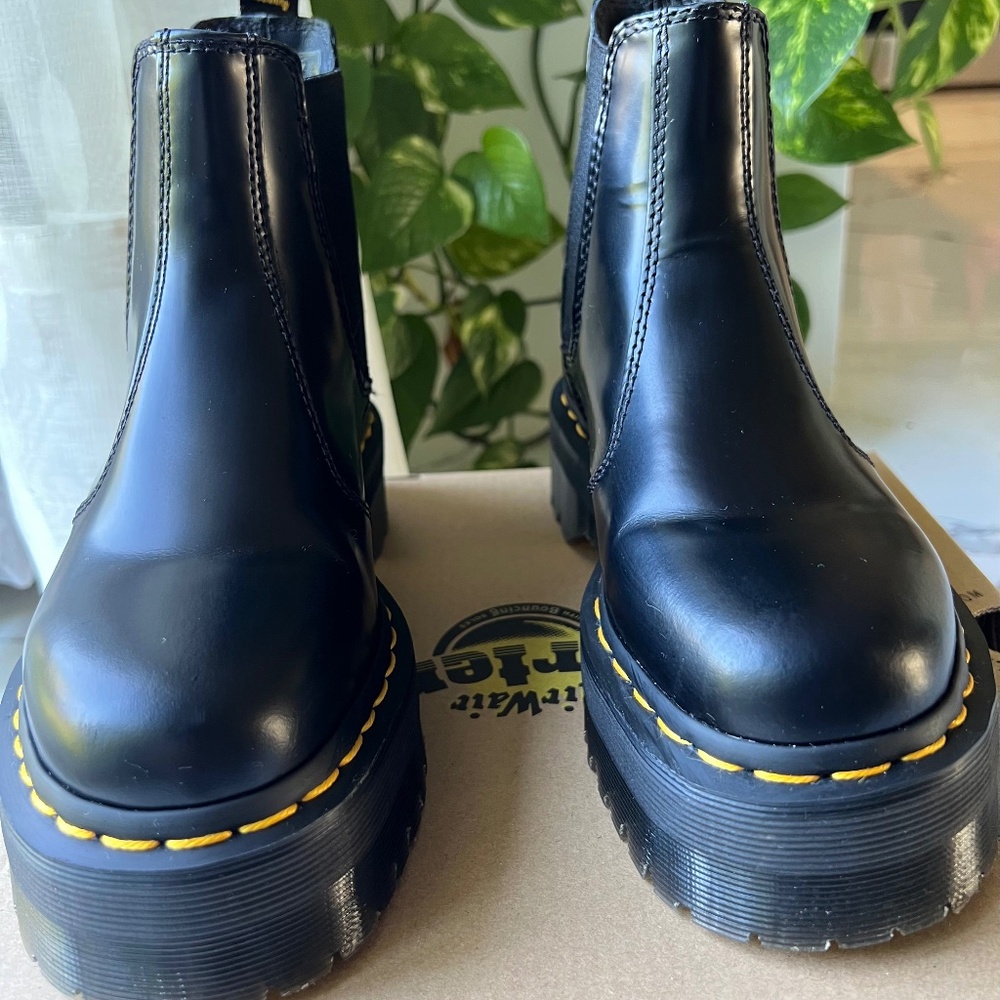 Doc Martens 2976 BEX Smooth Leather Chelsea Boots | Size 36 | Like New